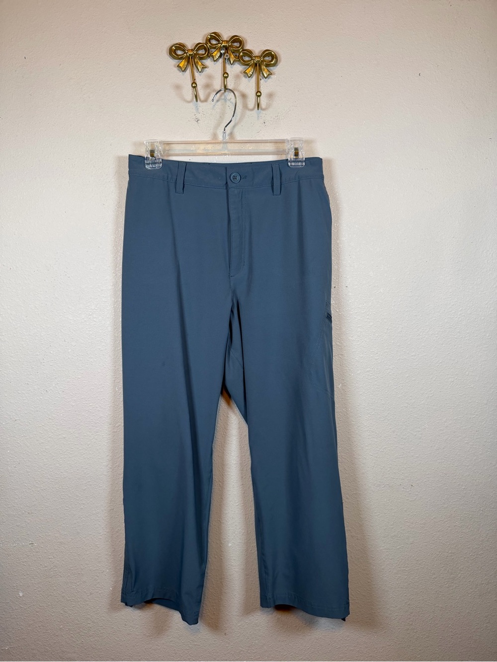 Eddie Bauer Slate Blue Stretch Ripstop Capri. Side pocket w/Zipper. Size 16